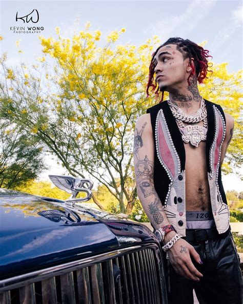 LIL PUMP drives a Bentley & Rolex 